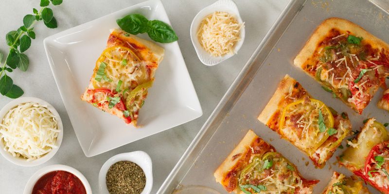 Focaccia pizza met toppings