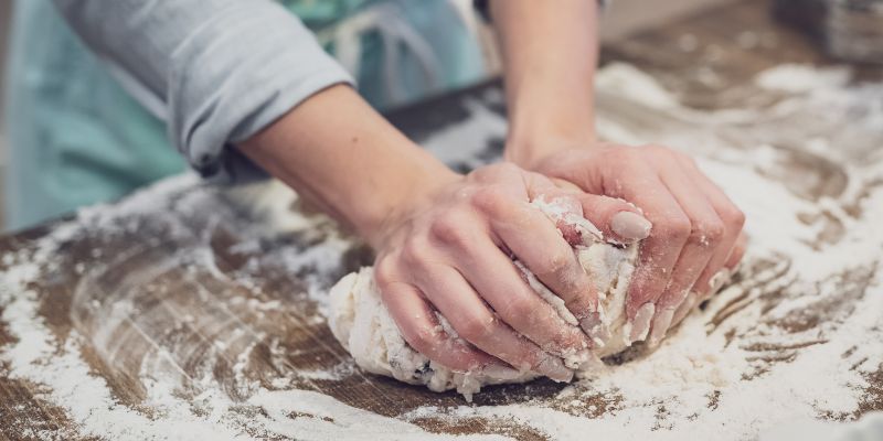 Mini stokbrood beleggen